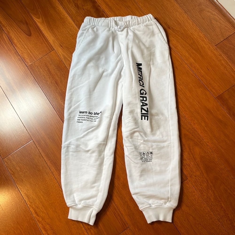 White sweatpants graphic size L